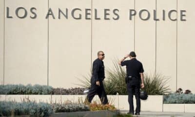 Imagen de archivo de policías del departamento de policía de Los Angeles a las afueras de la comisaría en Los Angeles, California, Estados Unidos. EFE/Paul Buck