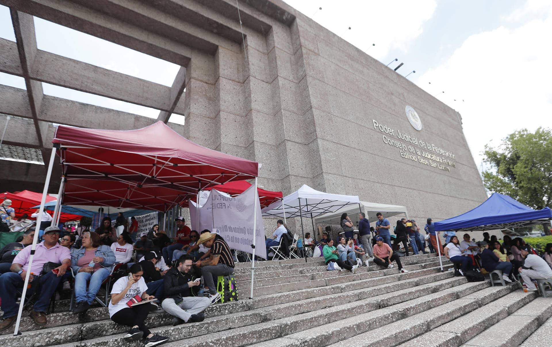 Trabajadores del Poder Judicial protestan en contra de la reforma judicial impulsada por el oficialismo en Ciudad de México (México). Imagen de archivo. EFE/ Mario Guzmán