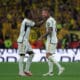 El centrocampista alemán del Real Madrid Toni Kroos celebra el segundo gol del equipo madridista con su compañero y autor del gol Vinícius Júnior (i) durante la final de la Liga de Campeones que Real Madrid y Borussia Dortmund disputaron en el estadio de Wembley, en Londres, en una foto de archivo. EFE / Kiko Huesca.