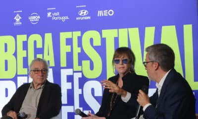 El festival de cine Tribeca dio inicio este viernes a su primera edición europea en Lisboa con el objetivo de ser un lugar de encuentro entre Hollywood y la escena cultural de Portugal para conocer nuevas historias y puntos de vista. El actor estadounidense Robert De Niro (i) y la productora Jane Rosenthal (c), fundadores del Tribeca, dieron el pistoletazo de salida al festival en el Hub Creativo de Beato, un antiguo complejo fabril del Ejército portugués que, tras años de abandono, se ha convertido en un centro de innovación y empresas emergentes. EFE/Rocío Muñoz