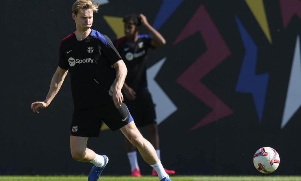 El jugador del FC Barcelona Frenkie de Jong durante un entrenamiento del equipo azulgrana. EFE/Enric Fontcuberta.