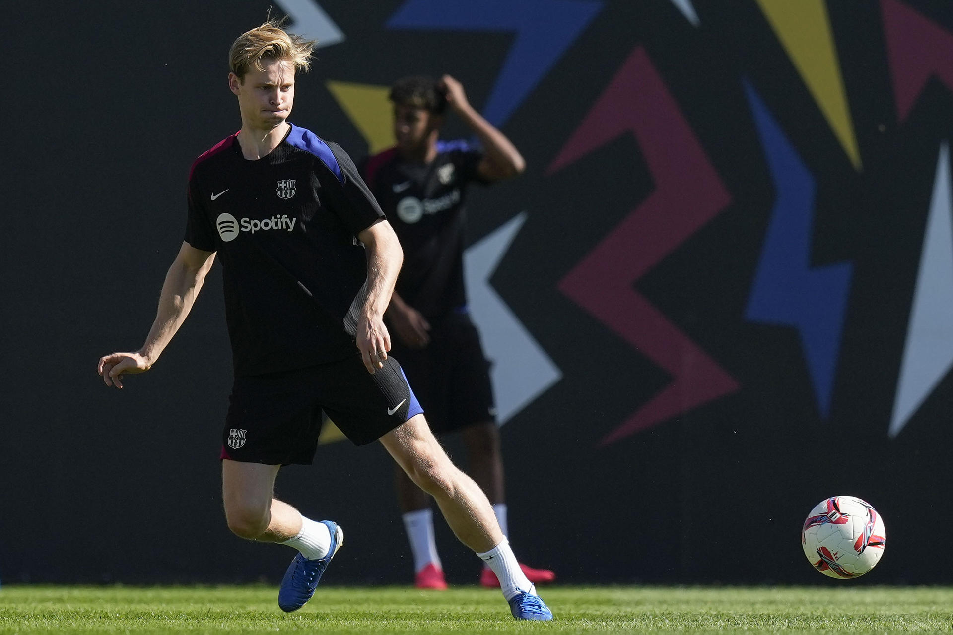 El jugador del FC Barcelona Frenkie de Jong durante un entrenamiento del equipo azulgrana. EFE/Enric Fontcuberta.