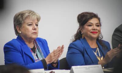 Fotografía cedida por la Secretaría de Medio Ambiente y Recursos Naturales (Semarnat), de su titular Alicia Bárcena (i) y de la jefa de Gobierno de la Ciudad de México, Clara Brugada (d), durante una rueda de prensa este miércoles en la Ciudad de México (México). EFE/Semarnat/SOLO USO EDITORIAL/SOLO DISPONIBLE PARA ILUSTRAR LA NOTICIA QUE ACOMPAÑA (CRÉDITO OBLIGATORIO)