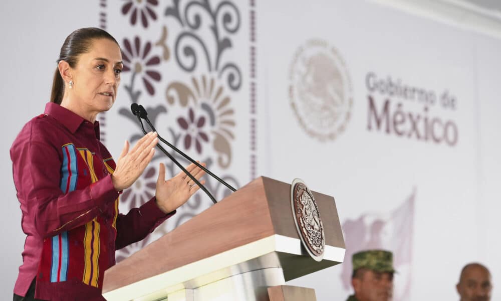 Fotografía cedida este domingo por la presidencia de México, de la mandataria, Claudia Sheinbaum, durante un acto protocolario en Querétaro (México). EFE/Presidencia de México/SOLO USO EDITORIAL/SOLO DISPONIBLE PARA ILUSTRAR LA NOTICIA QUE ACOMPAÑA (CRÉDITO OBLIGATORIO)