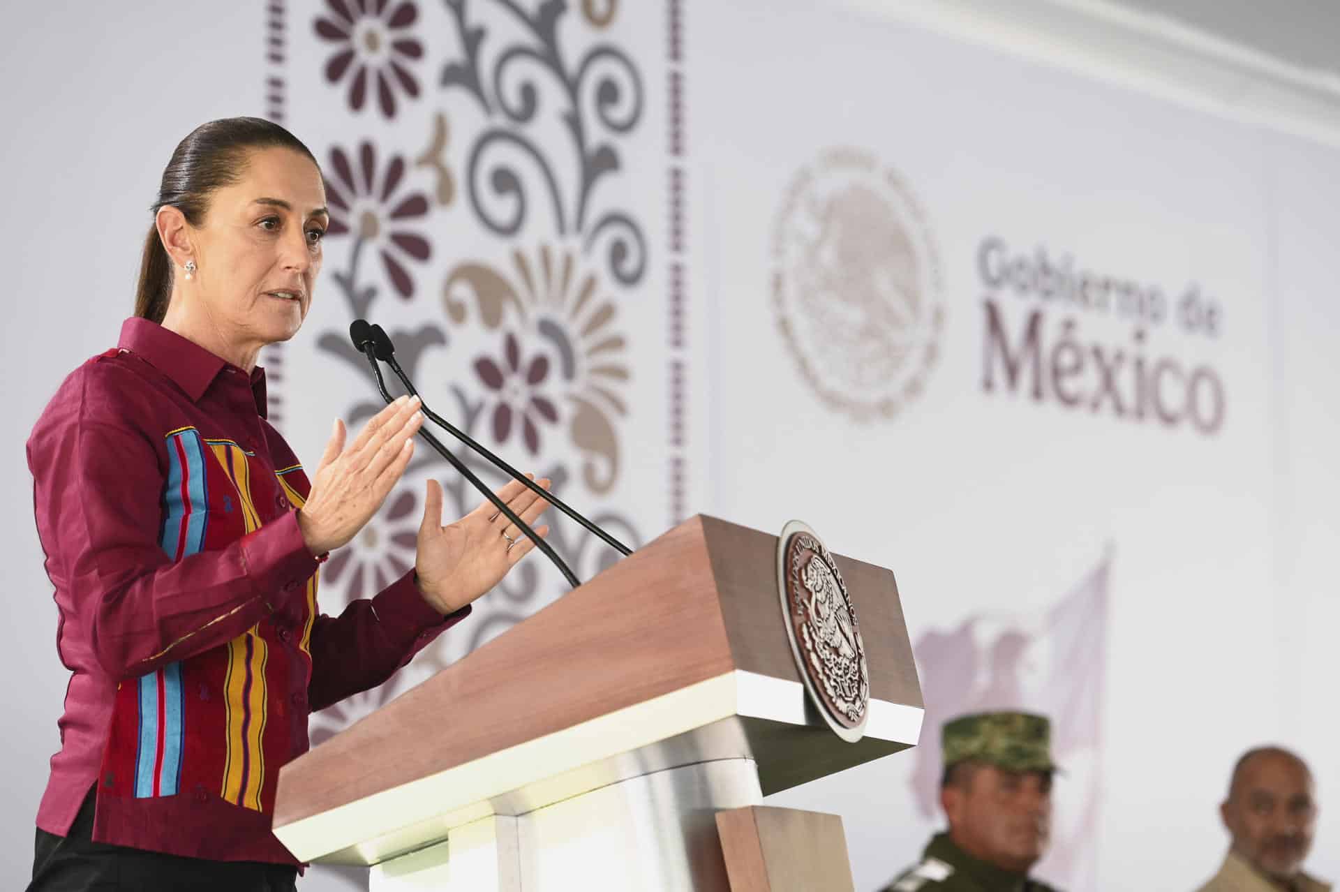 Fotografía cedida este domingo por la presidencia de México, de la mandataria, Claudia Sheinbaum, durante un acto protocolario en Querétaro (México). EFE/Presidencia de México/SOLO USO EDITORIAL/SOLO DISPONIBLE PARA ILUSTRAR LA NOTICIA QUE ACOMPAÑA (CRÉDITO OBLIGATORIO)