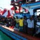 Un grupo de unos 100 rohinyás en un barco frente a la costa de Indonesia esperando a desembarcar.
EFE/EPA/HOTLI SIMANJUNTAK