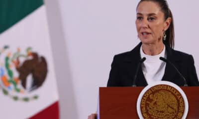 La presidenta de México, Claudia Sheinbaum, habla durante su conferencia de prensa matutina este jueves, en el Palacio Nacional de la Ciudad de México (México). EFE/ Mario Guzmán