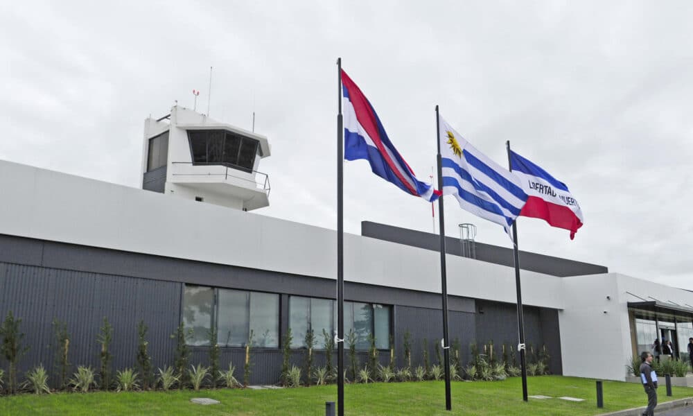 Fotografía cedida por la Presidencia de Uruguay de la inauguración del aeropuerto Internacional de Melo este martes, en Melo (Uruguay). EFE/ Presidencia de Uruguay