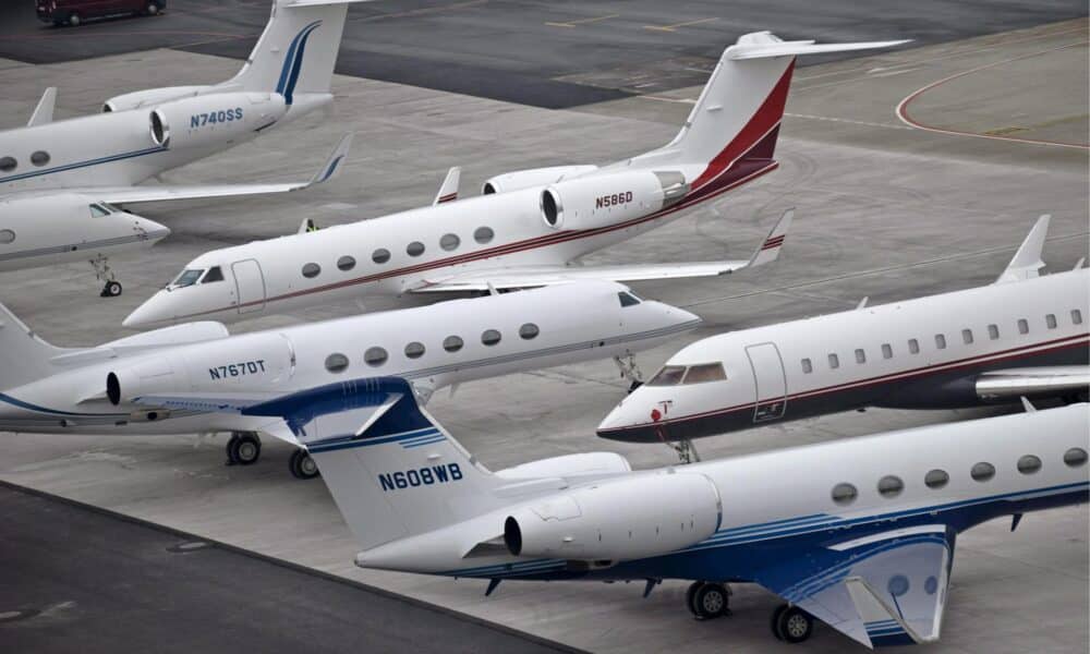 Imagen de archivo de aviones privados en un aeropuerto.EFE/Urs Jaudas