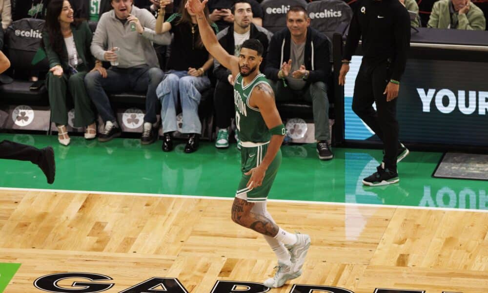 Jayson Tatum, de los Celtics, celebra uno de sus triples ante los Knicks en Boston. EFE/EPA/CJ GUNTHER