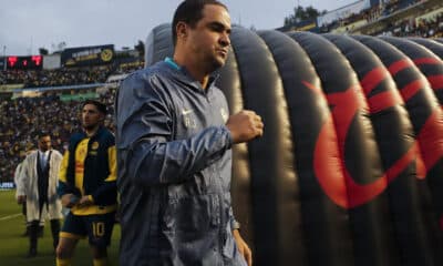 El entrenador del América, Andre Soares, reacciona durante un partido por la jornada 10 del torneo Apertura 2024 de la Liga MX, entre América y Pumas, en el estadio Ciudad de los Deportes, en Ciudad de México (México). Imagen de archivo. EFE/ Isaac Esquivel