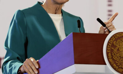 La presidenta de México Claudia Sheinbaum, habla este lunes durante su conferencia de prensa matutina en Palacio Nacional de la Ciudad de México (México). EFE/José Méndez