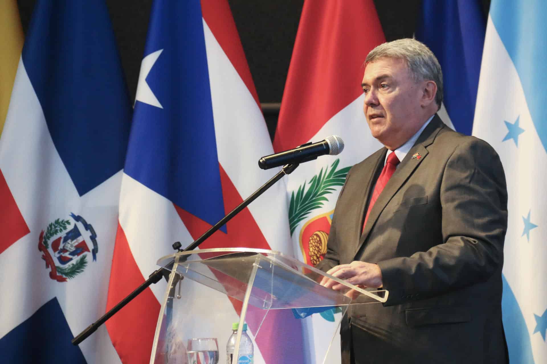 El defensor del Pueblo de Paraguay, Rafael Ávila, habla durante la inauguración de la XIX Asamblea General de la Federación Iberoamericana del Ombudsperson (FIO), este miércoles, en Asunción (Paraguay).. EFE/ Nina Osorio