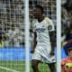 El brasileño Vinicius Jr., del Real Madrid, celebra el segundo gol del equipo durante el partido de la jornada 32 de LaLiga EA Sports entre Real Madrid y FC Barcelona, disputado en el estadio Santiago Bernabéu de Madrid, en una foto de archivo. EFE/Juanjo Martín