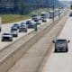 Antes de la llegada prevista a tierra del huracán Milton, el tráfico vehicular fluye hacia el norte desde Florida por la carretera interestatal 75, en Adel, Georgia, EE.UU. EFE/EPA/Erik S. Lesser