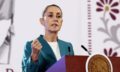 La presidenta de México, Claudia Sheinbaum, habla durante su conferencia de prensa matutina este lunes, en Palacio Nacional de la Ciudad de México (México). EFE/ José Méndez