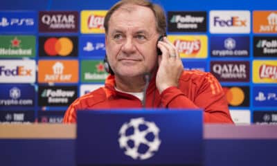 El entrenador del Slovan Bratislava, Vladimír Weiss, durante la rueda de prensa anterior al entrenamiento que su equipo ha realizado este lunes para preparar el partido de Liga de Campeones que mañana disputarán ante el Girona FC en el Estadio Municipal de Montilivi. EFE/David Borrat