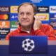 El entrenador del Slovan Bratislava, Vladimír Weiss, durante la rueda de prensa anterior al entrenamiento que su equipo ha realizado este lunes para preparar el partido de Liga de Campeones que mañana disputarán ante el Girona FC en el Estadio Municipal de Montilivi. EFE/David Borrat