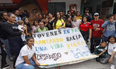 Fotografía del 20 de septiembre de participantes en el programa gubernamental 'Jóvenes en paz' durante una actividad en la Casa Memoria Suba en Bogotá (Colombia). EFE/ Mauricio Dueñas Castañeda