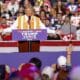 El ex presidente estadounidense y candidato presidencial republicano Donald Trump habla durante un evento de campaña en el Resch Center en Green Bay, Wisconsin, EE.UU., el 30 de octubre de 2024. EFE/EPA/JEFFERY PHELPS