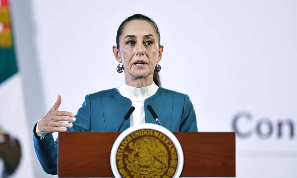 La presidenta de México Claudia Sheinbaum, habla este jueves, durante una conferencia de prensa en Palacio Nacional de la Ciudad de México (México). EFE/Sáshenka Gutiérrez