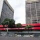 Fotografía de un edificio de la empresa Petróleos de Venezuela Sociedad Anónima (PDVSA), en Caracas (Venezuela). EFE/ Ronald Peña