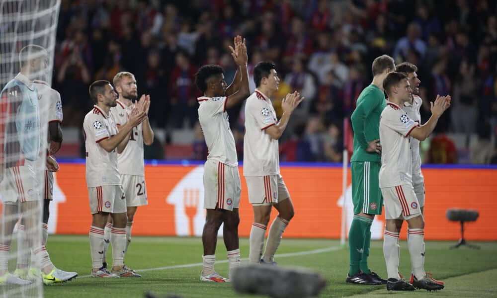 Los jugadores del Bayern, al término del partido de la Liga de Campeones que FC Barcelona y Bayern Munich. EFE/Alberto Estévez