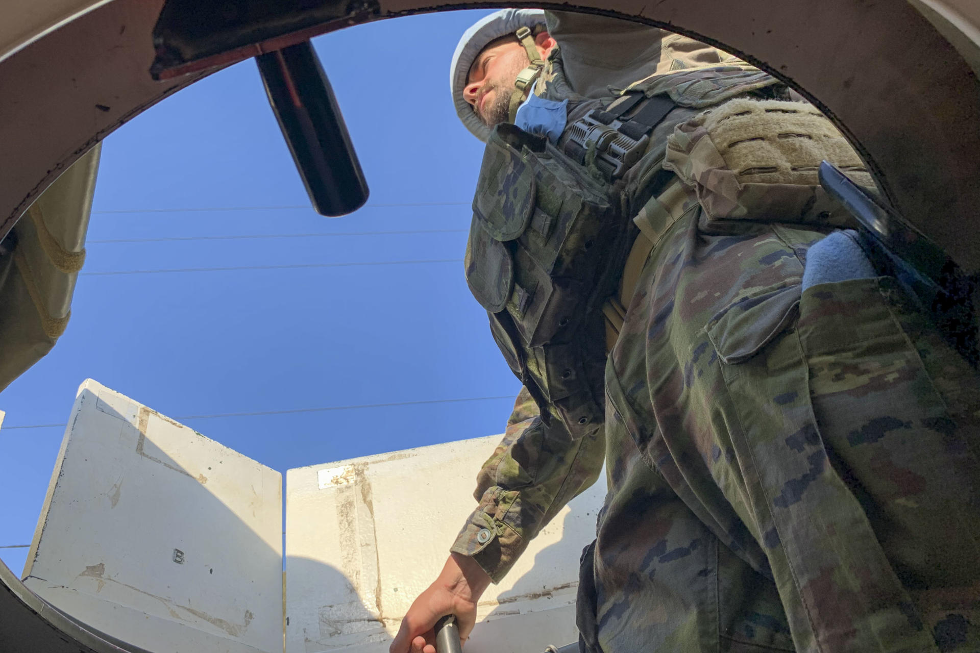 Un militar español durante una patrulla de la misión de paz de la ONU en el Líbano (FINUL). EFE/Noemí Jabois/Archivo