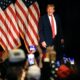 Fotografía de archivo del candidato presidencial republicano y expresidente estadounidense Donald J. Trump mientras se retira del escenario después de hablar en el evento de la fiesta de vigilancia nocturna de las asambleas partidarias organizado por su campaña en el Treasure Island Resort & Casino en Las Vegas, Nevada, EE. UU., el 8 de febrero de 2024 EFE/EPA/John Mabanglo