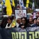 Familiares de los secuestrados por Hamás se manifiestan en Jerusalén en el primer aniversario de los atentados. EFE/EPA/ATEF SAFADI