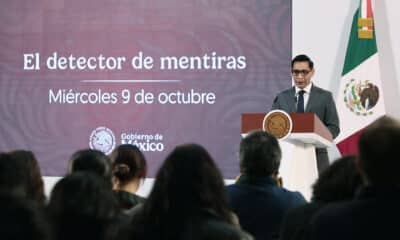 El coordinador de Infodemia del Sistema Público de Radiodifusión del Estado Mexicano, Miguel Ángel Elorza, habla este miércoles durante una conferencia de prensa matutina en Palacio Nacional de la Ciudad de México (México). EFE/ José Méndez