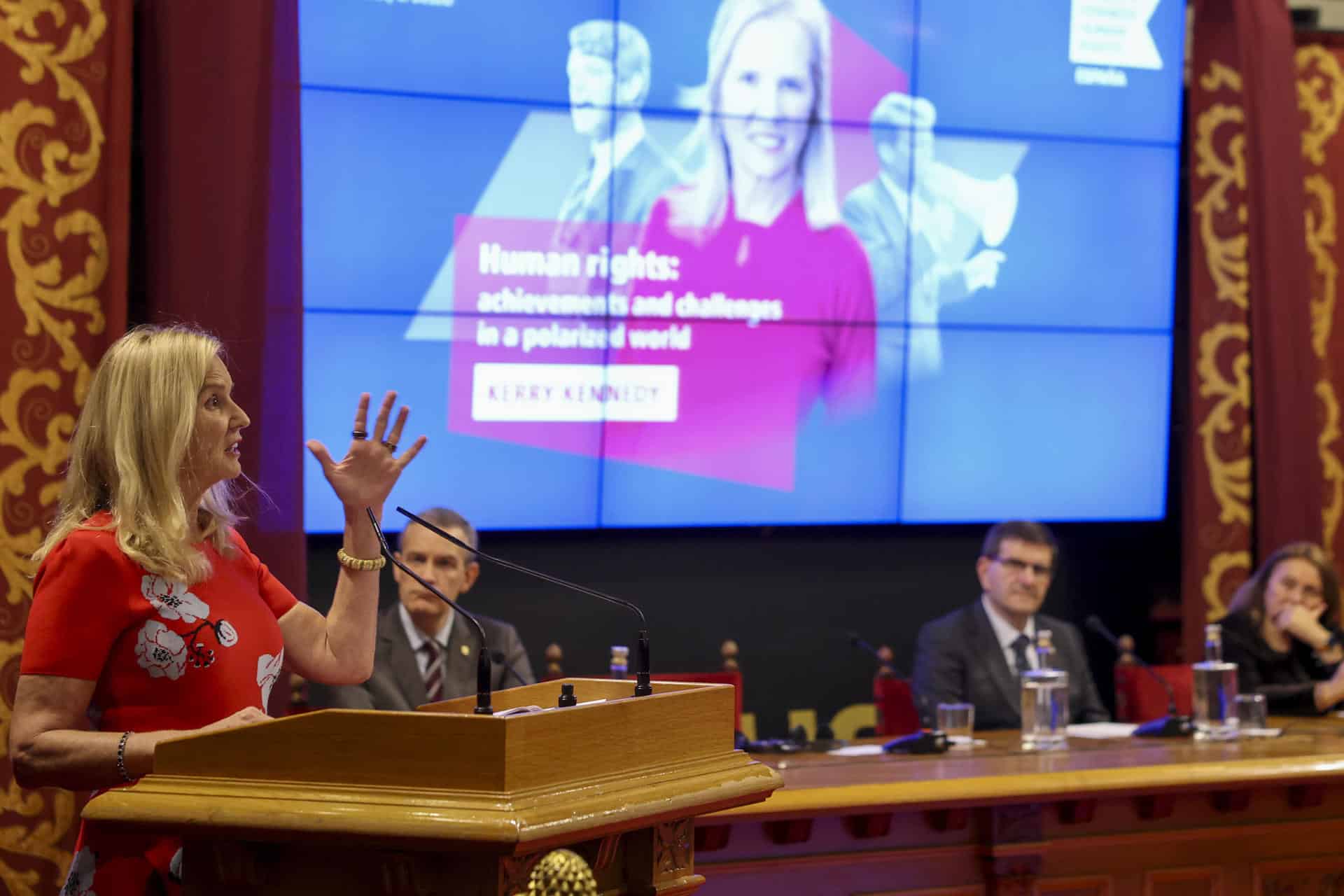 -La abogada y activista Kerry Kennedy, presidenta de Robert F. Kennedy Human Rights, este viernes donde ha pronunciado una conferencia en la Universidad de Deusto sobre la actual situación de vulnerabilidad de los derechos humanos en un mundo cada vez más polarizado.EFE/Luis Tejido