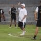 Diego Maradona Sinagra (2d), el hijo italiano del astro del fútbol, ha dirigido este miércoles su primer entrenamiento como técnico de la Unión Deportiva Ibarra, equipo de la Tercera División española radicado El Fraile, localidad de 10.000 habitantes en el sur de Tenerife. EFE/Alberto Valdés