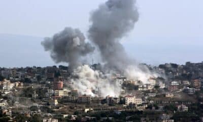 El humo se eleva tras un ataque aéreo israelí en la aldea de Khiam, visto desde Marjaayoun, cerca de la frontera con Israel, en el sur del Líbano, el 07 de octubre de 2024. EFE/STRINGER