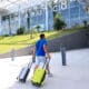 Una persona llega para tomar un vuelo en el Aeropuerto Internacional de Acapulco, estado de Guerrero (México). Archivo. EFE/ David Guzmán