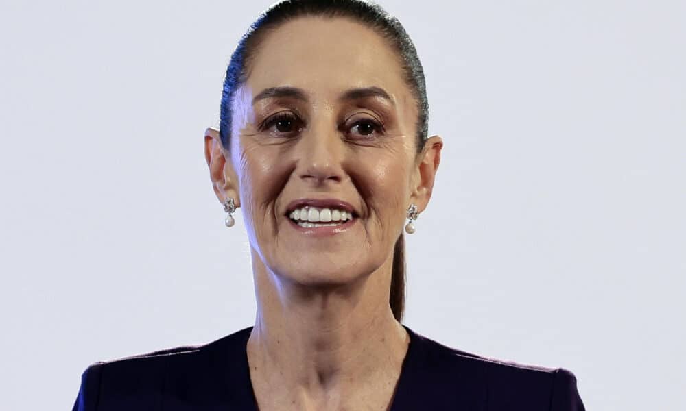 La presidenta de México, Claudia Sheinbaum, habla durante su conferencia de prensa matutina este miércoles, en Palacio Nacional de la Ciudad de México (México). EFE/ José Méndez