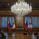 El presidente de Corea del Sur, Yoon Suk Yeol (Izquierda), y el de Filipinas, Ferdinand Marcos Jr. (Derecha), durante la visita del lider surcoreano a Manila.
 EFE/EPA/EZRA ACAYAN / POOL