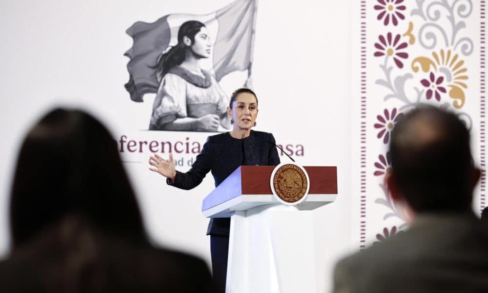 La presidenta de México, Claudia Sheinbaum, participa este miércoles durante su conferencia de prensa matutina en Palacio Nacional, en la Ciudad de México (México). EFE/ José Méndez