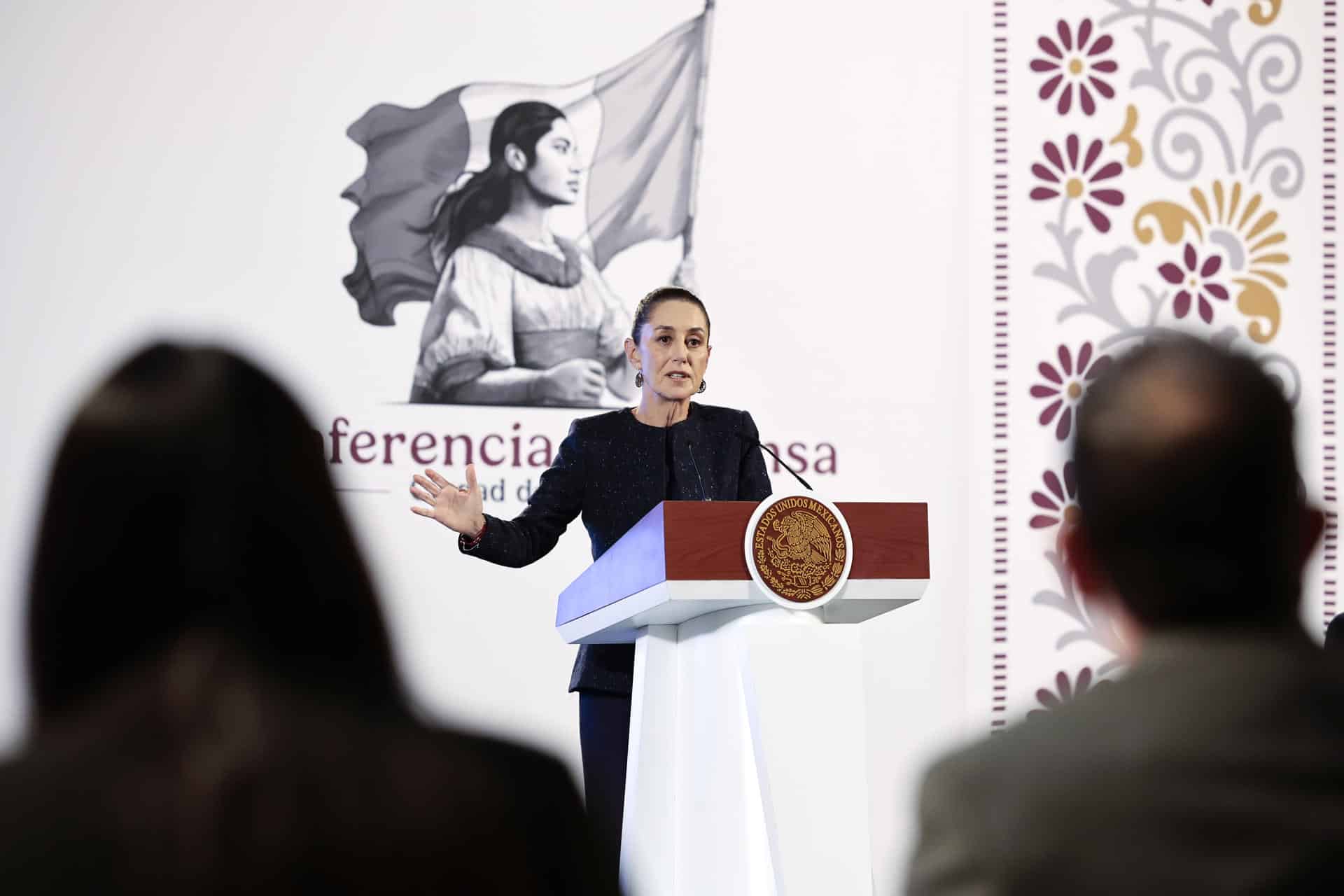 La presidenta de México, Claudia Sheinbaum, participa este miércoles durante su conferencia de prensa matutina en Palacio Nacional, en la Ciudad de México (México). EFE/ José Méndez