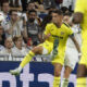 El defensa del Real Madrid Dani Carvajal (2i) sufre una lesión en una rodilla en un choque con Yeremi Pino (i), del Villarreal, en los últimos instantes del partido de la jornada 9 de Liga que disputaron Real Madrid y Villarreal CF este sábado en el estadio Santiago Bernabéu. EFE/Javier Lizón