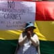 Una mujer aimara protesta por el alza de precios en la carne este lunes, en La Paz (Bolivia).EFE/Luis Gandarillas