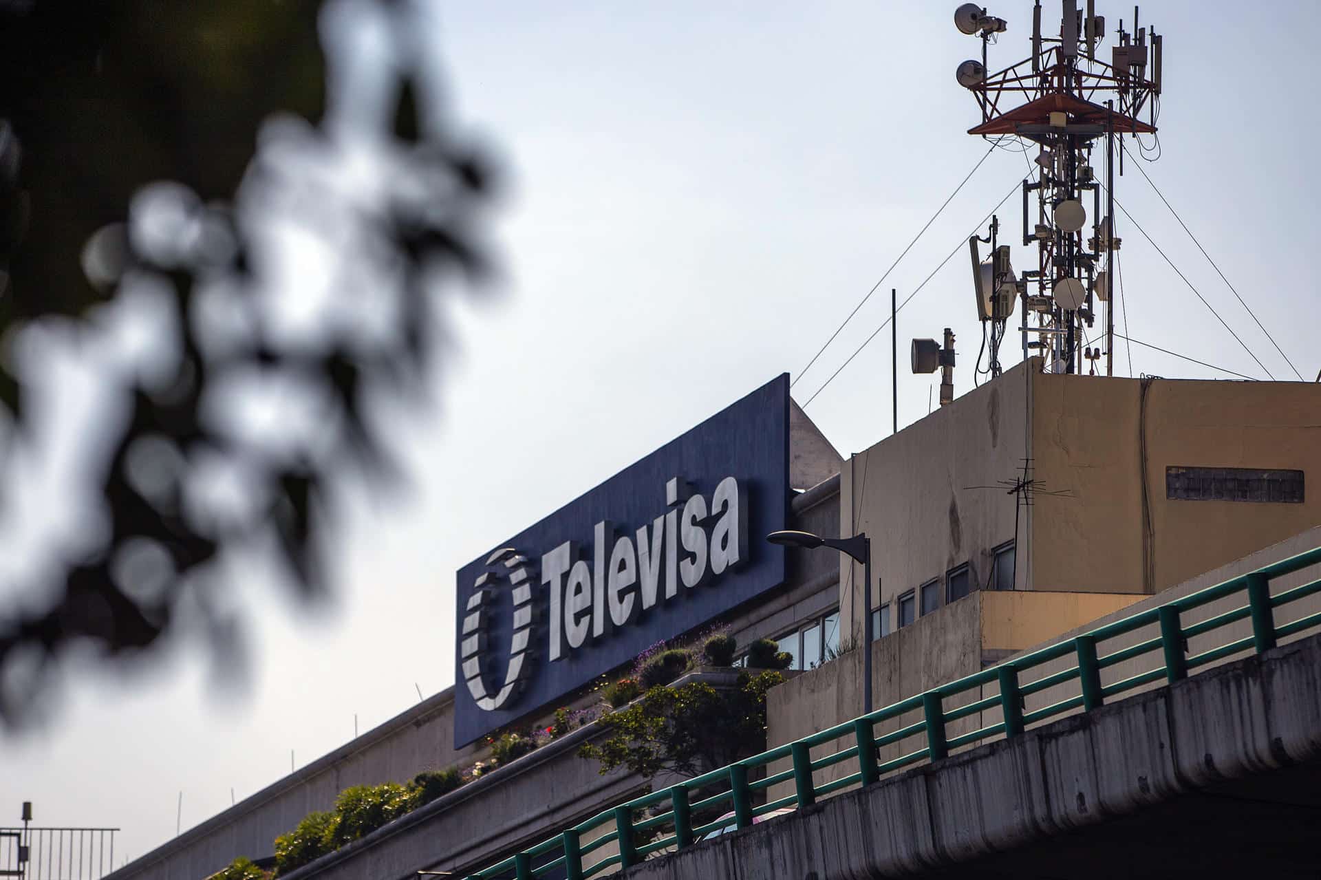 Fotografía de archivo de un edificio corporativo de Televisa San Ángel, en la Ciudad de México (México). EFE/Isaac Esquivel