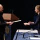 El cantautor y compositor Joan Manuel Serrat recibe el Premio Princesa de Asturias de las Artes de manos de la princesa Leonor, durante la ceremonia de entrega de los Premios Princesa de Asturias, este viernes en el Teatro Campoamor de Oviedo. EFE/Ballesteros