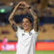 Jennifer Hermoso de Tigres saluda durante un partido en el Estadio Universitario en la ciudad de Monterrey (México). EFE/ Miguel Sierra