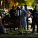 Militares y policías inspeccionan la zona de una explosión este miércoles, en Jamundí (Colombia). EFE/ Ernesto Guzmán