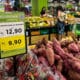 Fotografía de archivo de personas mientras realizan compras en un supermercado en São Paulo (Brasil). EFE/ Isaac Fontana