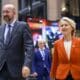 El presidente del Consejo Europeo, Charles Michel (izq.), y la presidenta de la Comisión Europea, Ursula von der Leyen, se dirigen a la conferencia de prensa final durante la cumbre del Consejo Europeo en Bruselas, Bélgica, el 17 de octubre de 2024.EFE/EPA/Olivier Hoslet