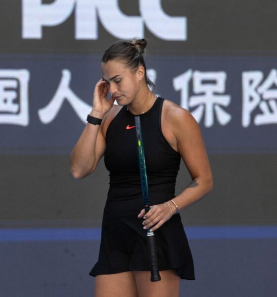 La bielorrusa Aryna Sabalenka durante su partido de cuarta ronda de individuales femenino contra la estadounidense Madison Keys en el Abierto de China en Pekín. EFE/EPA/JESSICA LEE