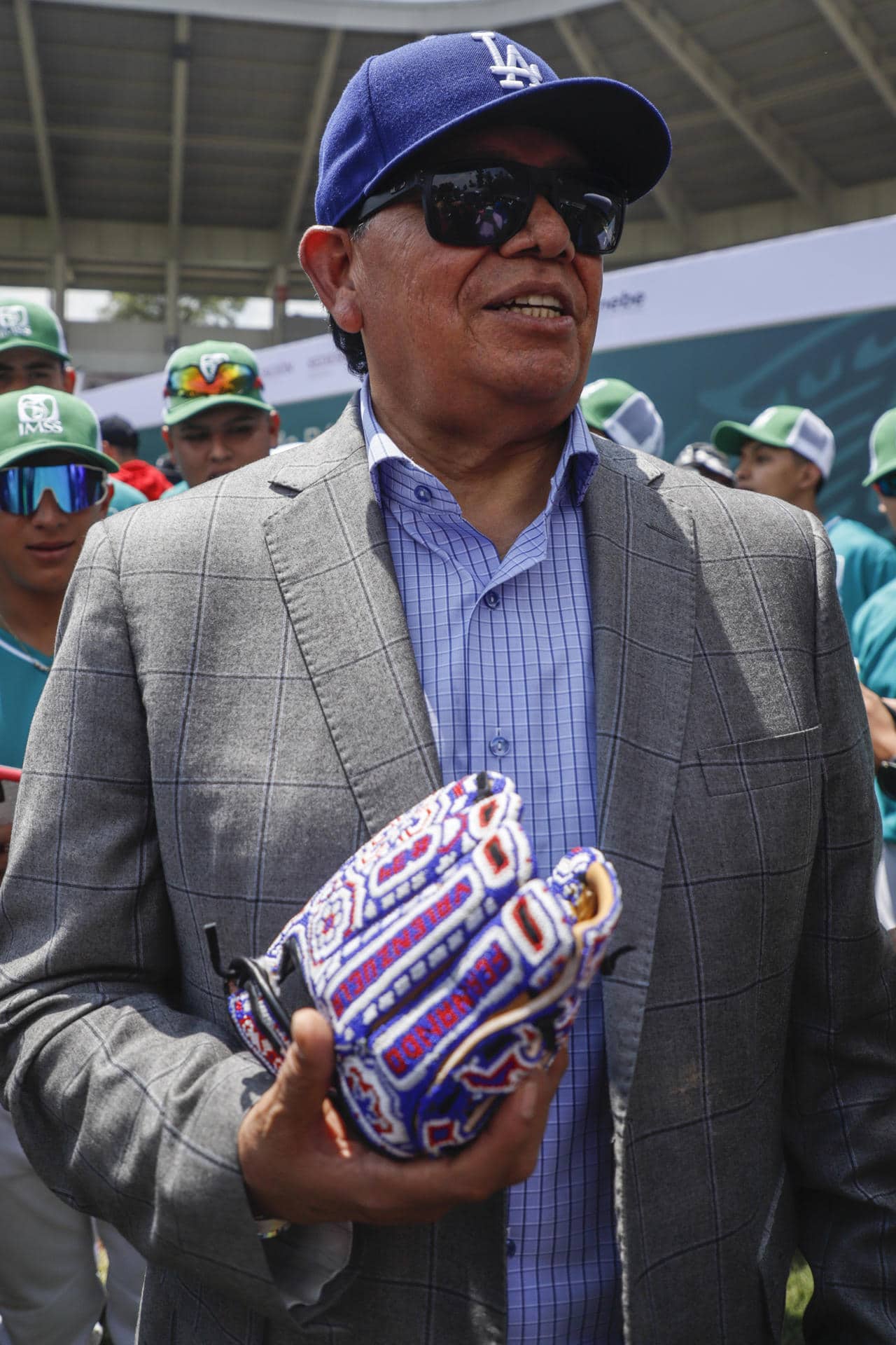 Fotografía de archivo del 4 de septiembre de 2022 del ex beisbolista mexicano Fernando Valenzuela durante una Clínica de Béisbol en el estadio Fray Nano, en Ciudad de México (México). EFE/ Isaac Esquivel