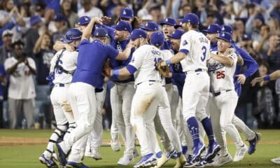 Los Dodgers de Los Ángeles celebran ganar el sexto juego de la Serie de Campeonato de la Liga Nacional de Béisbol de las Grandes Ligas (MLB). EFE/EPA/CAROLINE BREHMAN